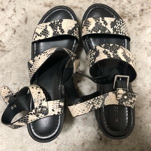 Chunky platform heel